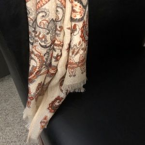 ☀️ NWOT scarf. With FREE GIFT!